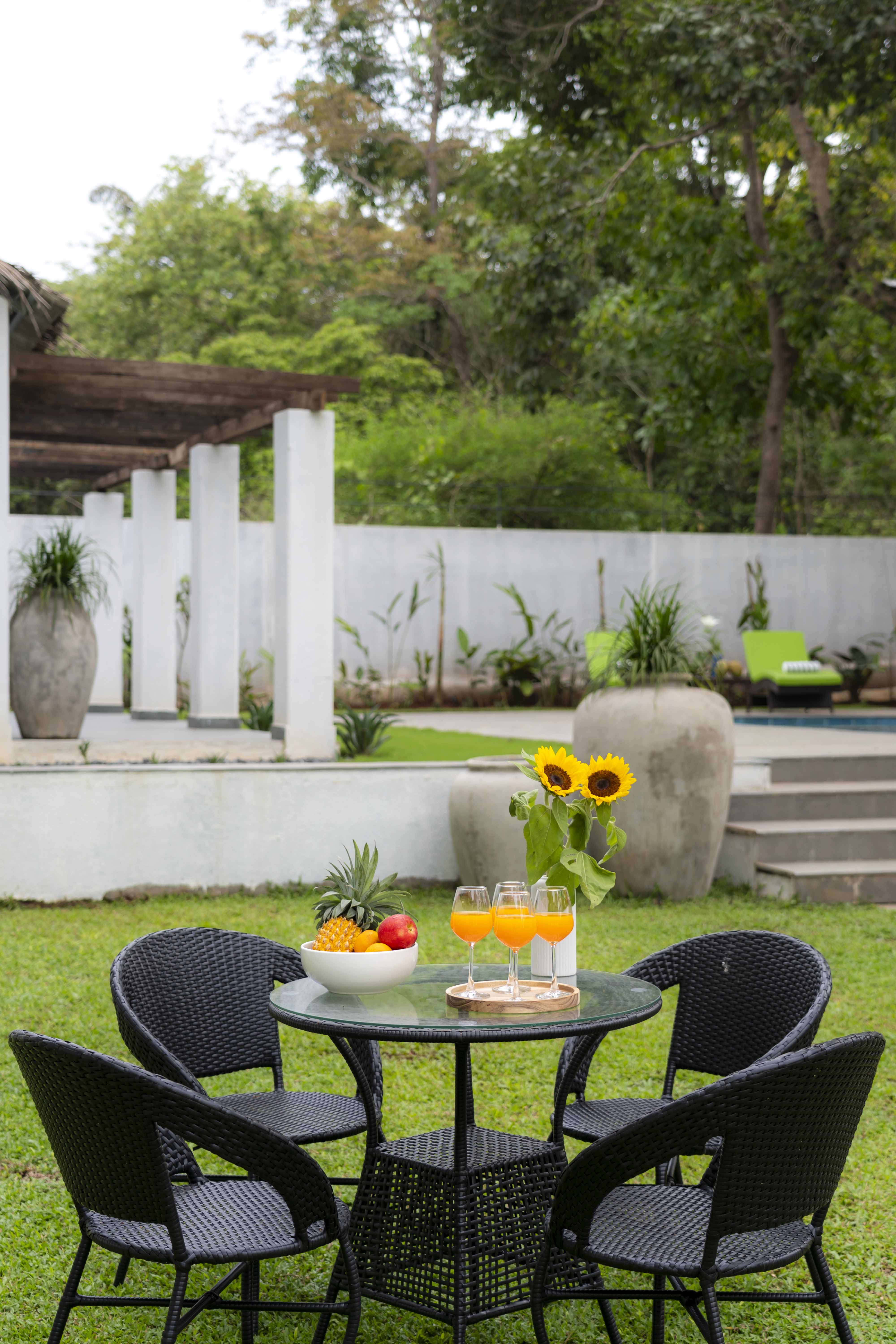 Garden dining